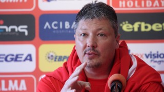 Отмениха пресконференцията на Любо Пенев