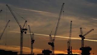 Треньор бе принуден да гледа мач от.. кран (ВИДЕО)