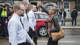 Безстрашна жена се превръща в герой 