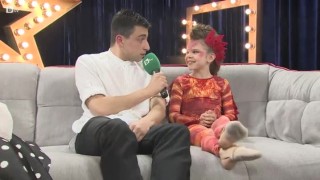 Ще успее ли Дара Стоянова да научи Стенли да направи стойка на ръце?