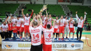 Лукойл продължава хегемонията си