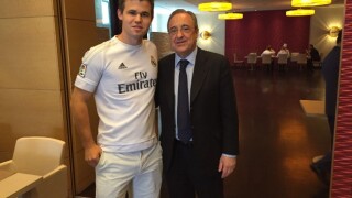 Световният шампион по шахмат пристигна в Милано за финала в Шампионската лига