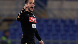 Мертенс преподписва с 