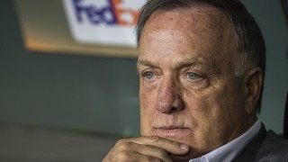 Дик Адвокаат пое Холандия за трети път