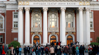 Народният театър пуска евтини билети до края на сезона