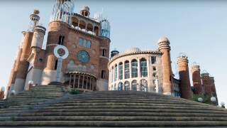 91-годишен мъж вече 56 години строи катедрала от боклуци