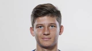 Уцелиха с бомбичка футболист на 