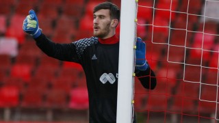 Откараха вратаря на ЦСКА в болница със сцепена глава