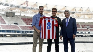 Том Круз разгледа новия дом на 