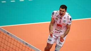 Соколов изведе 