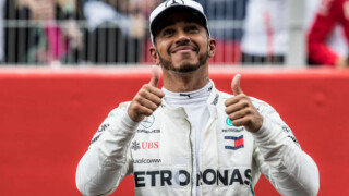 Люис Хамилтън с убедителна победа в Барселона