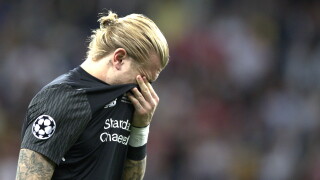 Кариус като скулптура без ръце, чучело и още куп шеги от социалните мрежи