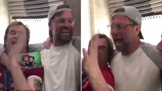 Непримирим Клоп пее и скача с феновете в 6 сутринта (ВИДЕО)