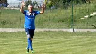 Възрастта е само число: 71-годишен се разписа в Полша (ВИДЕО)