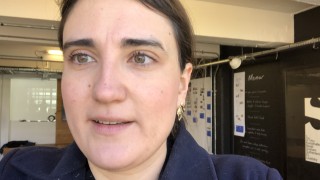 Албена Тодорова чете стих от третата си, все още неиздадена, стихосбирка