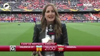 Нокаутираха репортерка в ефир (ВИДЕО)