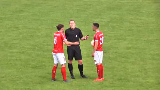 Рефер отбеляза гол и го зачете (ВИДЕО)