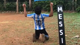 12-годишно индийче изпълнява преките свободни удари като Меси (ВИДЕО)
