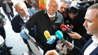 Сашо Диков трябва да предаде акциите на 