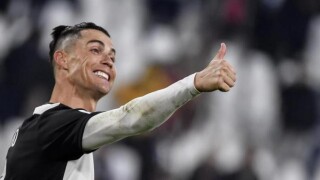 Роналдо отново не тренира сам (ВИДЕО)