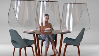 Вечеря в абажур, или още един начин да сме в безопасност (ВИДЕО)