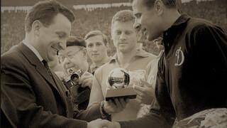 На този ден: Вратарят Лев Яшин вдига 