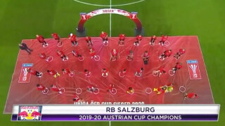 Да вдигнеш трофей, спазвайки социална дистанция (ВИДЕО)