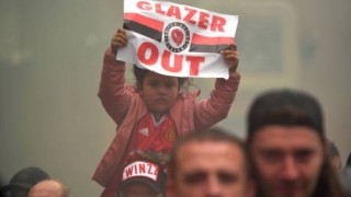 Протест: Фенове на 