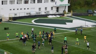 Бой между футболистки в България: Скубане на коси, ритници и похвати от борбата (ВИДЕО)