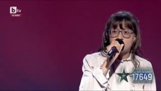 Евгения Кринчева показва възхитителни певчески умения