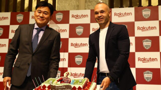 Андрес Иниеста ще играе във 