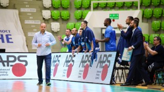 Тити Папазов пак е треньор, Академик излъга Левски