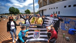 От любов към отбора: Да чакаш два дни за билет... пред стадиона (ВИДЕО)