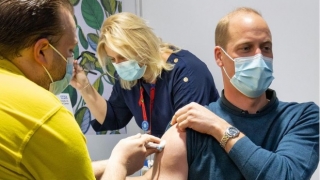 Принц Уилям с първа доза ваксина срещу COVID-19