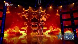 Юлия Зорина показва впечатляващи пол денс умения
