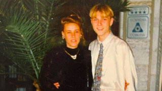 Известен български изпълнител сподели своя снимка от 1994 г. Познахте ли го?