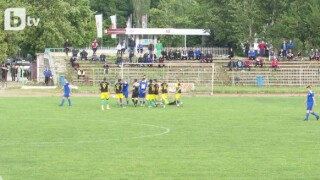 Грозни сцени, бой и три червени картона в Северозапада (ВИДЕО) 