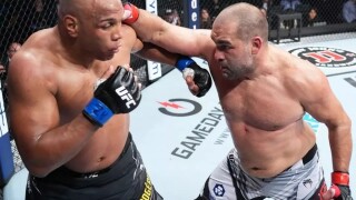 Багата се връща в октагона срещу Кинг Конг