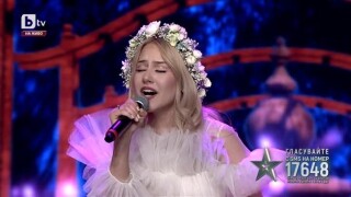 Мона - момичето с ангелски глас