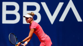 Томова дебютира в 