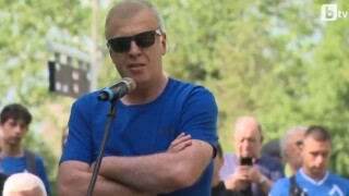 Сираков стартира 