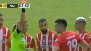 Показа червен картон, пратиха я в кухнята