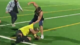 Счупена челюст и избити зъби на мач в Австралия (ВИДЕО)