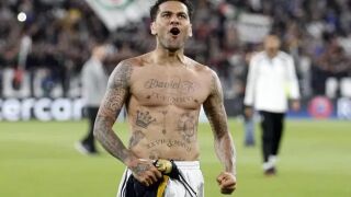 Червен картон за Дани Алвеш в затвора