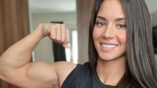 С лице на ангел и тяло на Хълк (СНИМКИ)