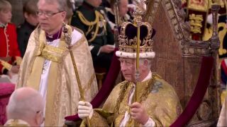 Крал Чарлз III е &quot;дълбоко шокиран и натъжен&quot; от нападението в Манчестър (СНИМКИ)
