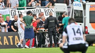 Фен получи инсулт, прекъснаха Локомотив Пловдив – Левски 