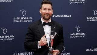 Меси пак блести, обра Оскарите в Париж