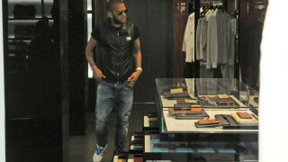 Затворници крещят в лицето на Алвеш: Изнасилвач!