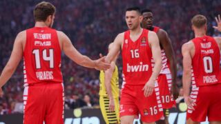 Везенков и Олимпиакос отново във Файнъл Фор на Евролигата (ВИДЕО)